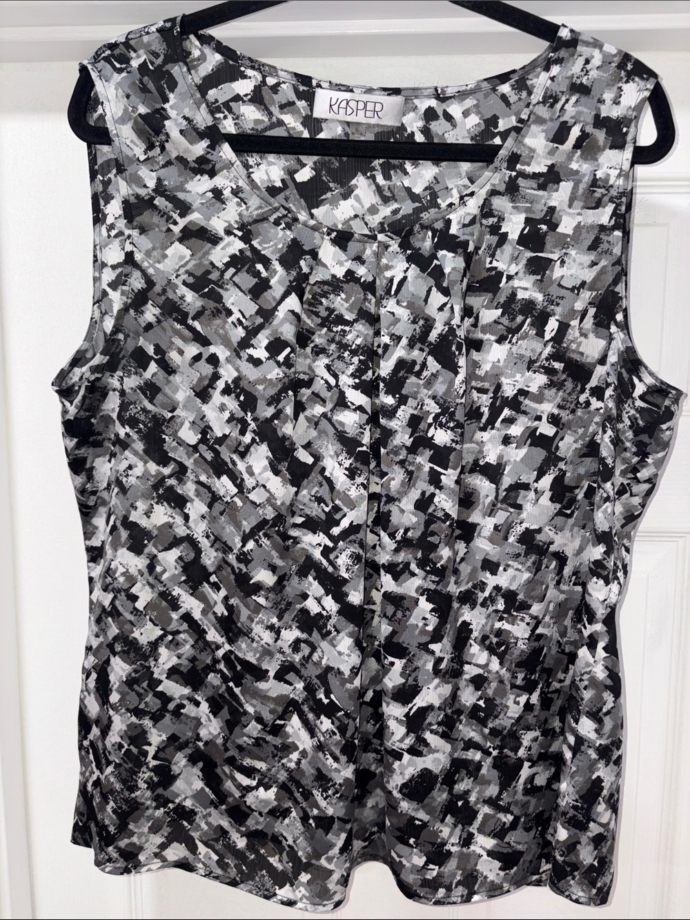 Kasper Black and White Abstract Print Sleeveless Blouse
